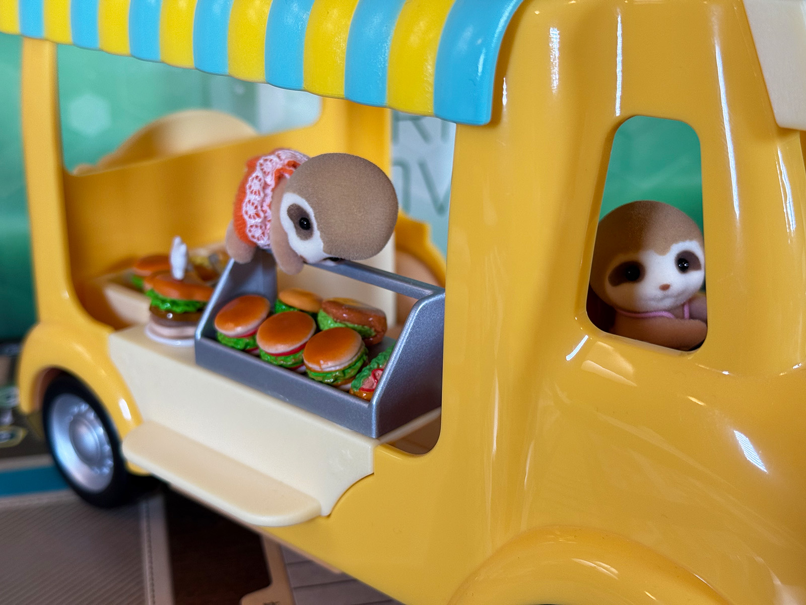 Ark Nova Fast Food Delivery Via the Side Entrance Fast-Moving Sloths and the Successful Franchise Business in Ark Nova